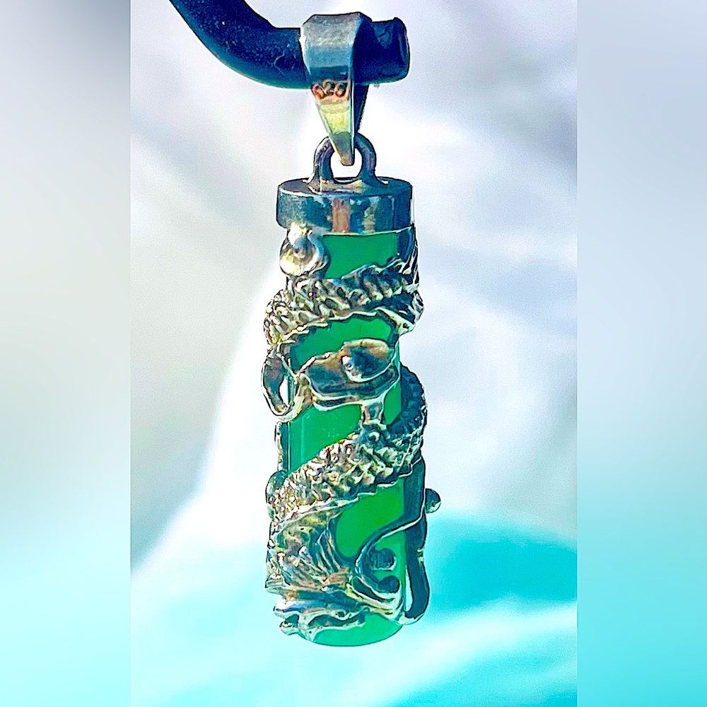 💚 Silver and Jadeite Dragon Pendant Vintage